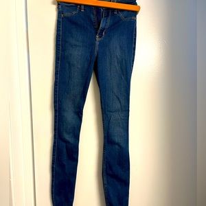 Hollister skinny leg jeans. Like new.